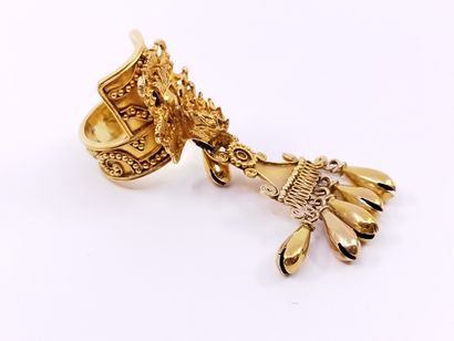 
BAGUE en or 14 kt 




Travail étranger...