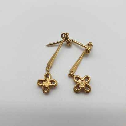 
PAIRE DE PENDANTS D'OREILLES en or jaune...