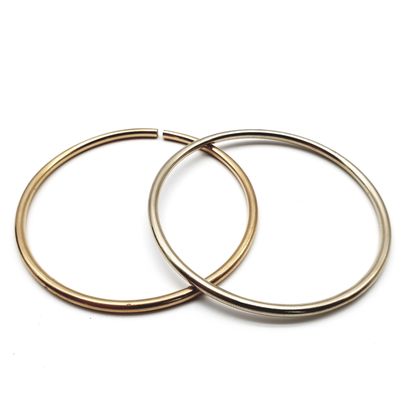 
Travail Français





DEUX BRACELETS jonc...