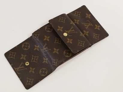 LOUIS VUITTON

Porte-monnaie et porte-cartes...