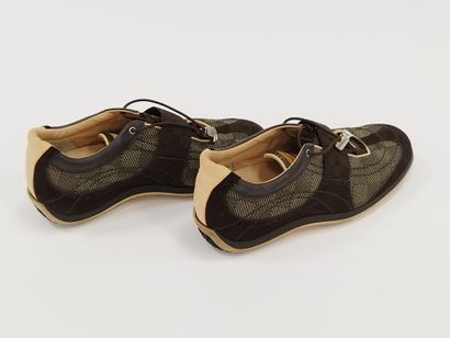 
LOUIS VUITTON 




Paire de baskets de couleur...