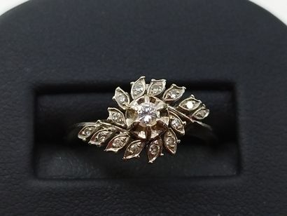 French WORK 

RING in white gold 750° decorated...