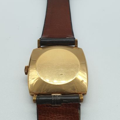 OMEGA 

MONTRE bracelet, boîtier carré en...
