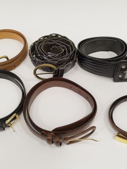
LOT de sept ceintures en cuir noir et marron



Déjà...