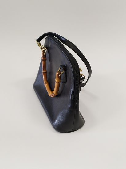 
GUCCI Diana 




Sac à main en cuir noir




Anse...