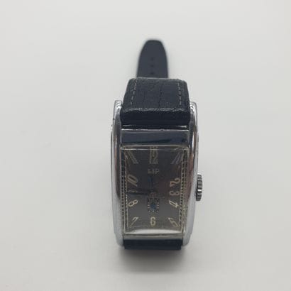 LIP T18

MONTRE bracelet, boitier rectangulaire...