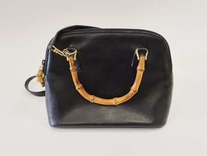 
GUCCI Diana 




Sac à main en cuir noir




Anse...