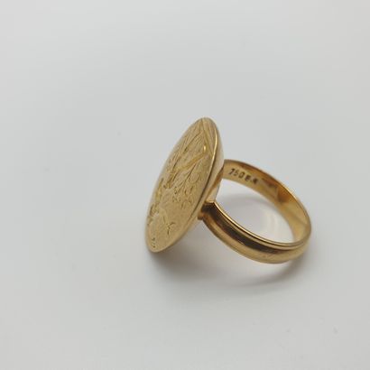 Yellow gold ring 750° representing an antique...
