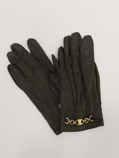 
CELINE 




Paire de gants kakis en métal...