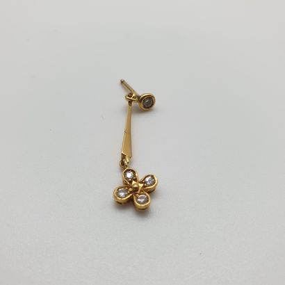 
PAIRE DE PENDANTS D'OREILLES en or jaune...