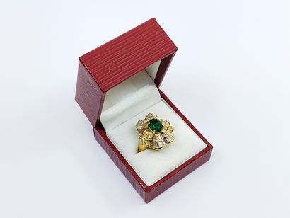 
BAGUE jupe en or jaune 750° ornée de diamants...