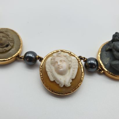 COLLIER en or jaune 750° et hématites orné...
