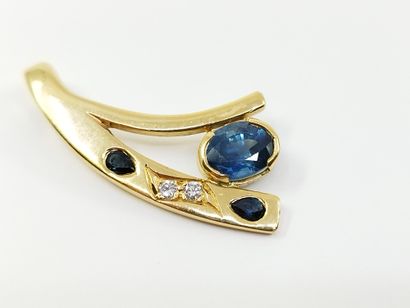 
PENDENTIF en or jaune 750° ornée de saphirs...