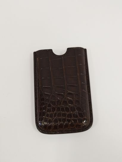 LOUIS VUITTON

Etui de téléphone en cuir...