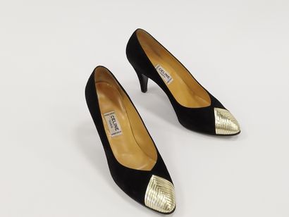 
CELINE 




Paire d'escarpins en cuir noir...