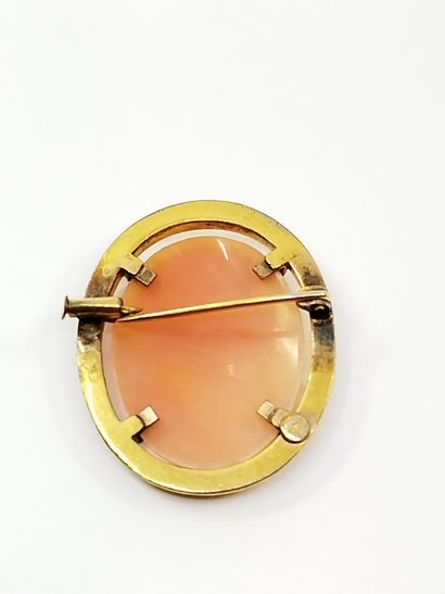 BROCHE en or jaune 750°,ornée d'un diamant...