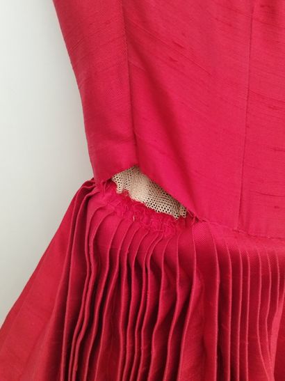 
CHRISTIAN DIOR 




Robe rouge à voilages...