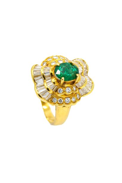 
BAGUE jupe en or jaune 750° ornée de diamants...