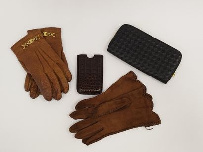 LOUIS VUITTON

Etui de téléphone en cuir...
