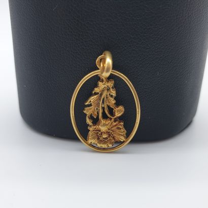 PENDENTIF en or jaune 750° à motif de fleurs

Poids...