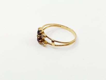 
Yellow gold ring 750° decorated with roses...