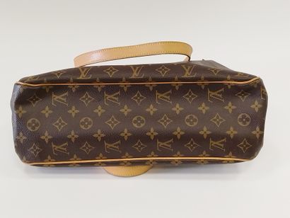 LOUIS VUITTON BATIGNOLLES

Sac en toile monogrammé...