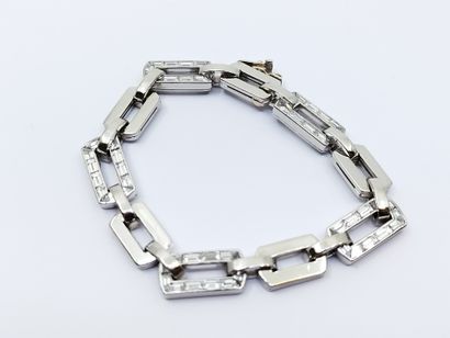 BRACELET en platine serti de 8 ct de diamants...