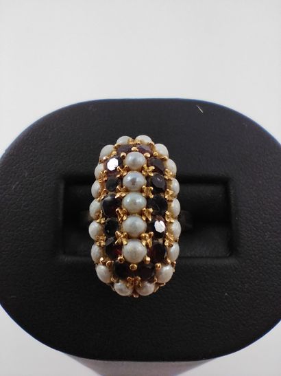 
BAGUE en or jaune 750° à motif ovale serti...