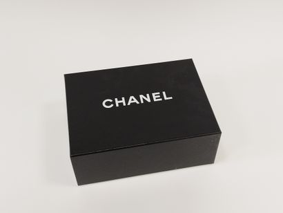 CHANEL

Sac de soirée en velours bordeau

Anse...