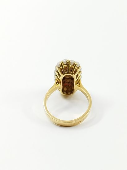 
BAGUE en or jaune 750° à motif ovale serti...