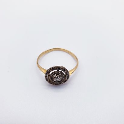 
BAGUE en or deux tons 750°, plateau circulaire...