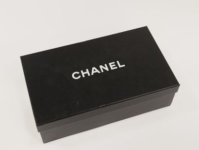 
CHANEL




Pair of brown leather loafers




Size...