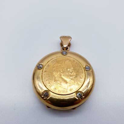 
PENDENTIF transformé à partir d'un boîtier...