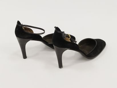 
CHRISTIAN DIOR 




Paire d'escarpins en...