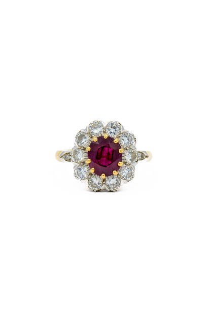 BAGUE en or jaune 750° surmontée d'un rubis...