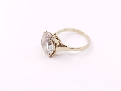 BAGUE en or gris 750° ornée d'une pierre...