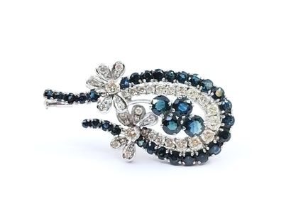 
IMPORTANTE BROCHE en or gris 750° sertie...