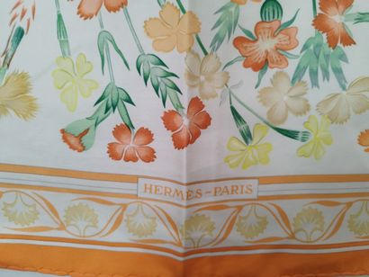 HERMES Paris 

Œillets sauvage 

Carré de...