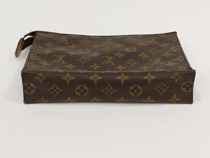 LOUIS VUITTON

Pochette en toile monogrammée...