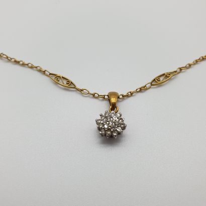 CHAINE en or jaune 750°, maille ovale filigranée...
