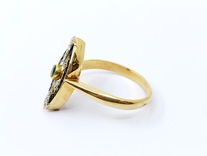 
BAGUE marquise or jaune 750° rehaussée de...