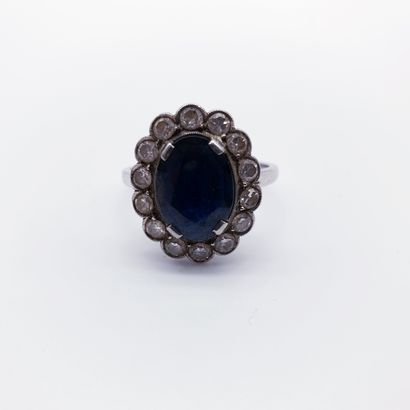 
BAGUE marguerite en or et platine, saphirs...