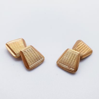 TROIS PAIRES DE BOUTONS DE MANCHETTES en...