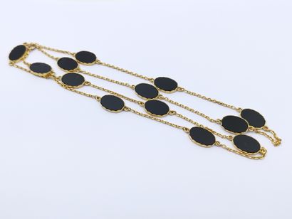 COLLIER sautoir en or jaune 750° ornée d'onyx

Poids...