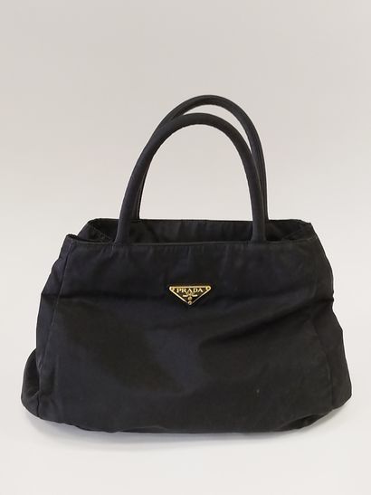 PRADA

Sac à main en nylon noir

Usures