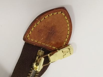 LOUIS VUITTON

Pochette en toile monogrammée...