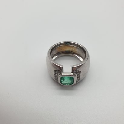 
Travail Français Moderne





BAGUE demi-jonc...