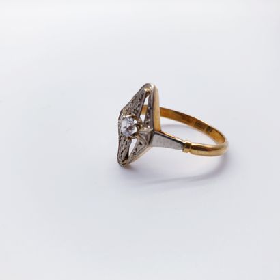BAGUE marquise en or deux tons 750°ornée...