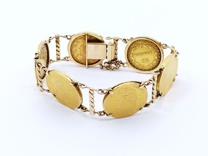BRACELET en or jaune 750° ornée de six pièces...