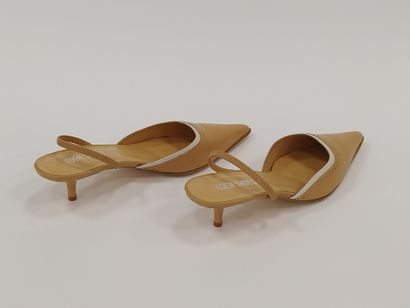 INES DE LA FRESSANGE 

Paire d'escarpins...